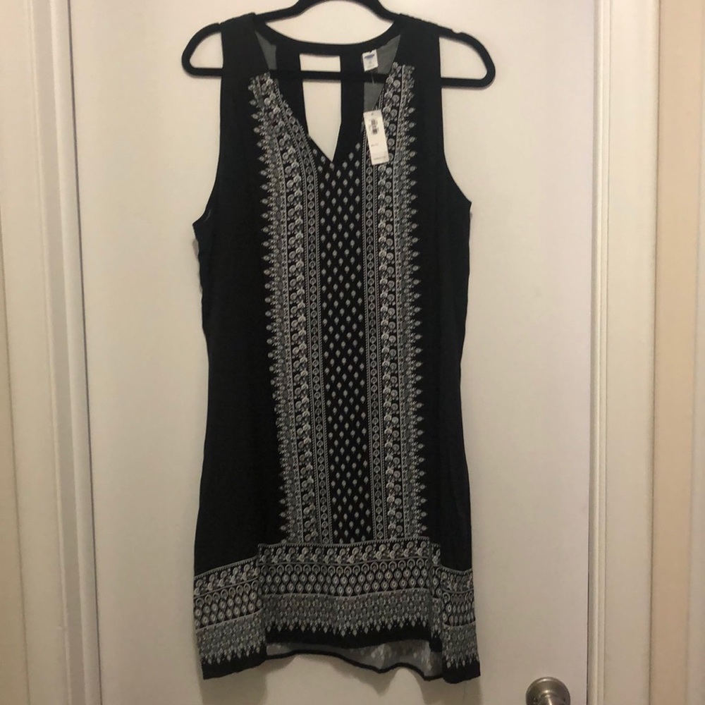 Old Navy B&W patterned sundress w/ keyhole detail